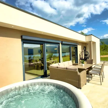 Villa Vista Podbor