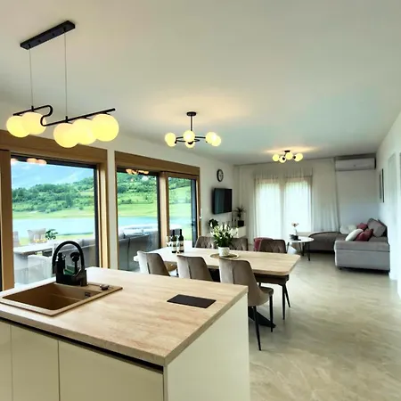 Vista Villa *