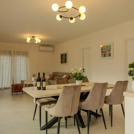 Vista Villa *